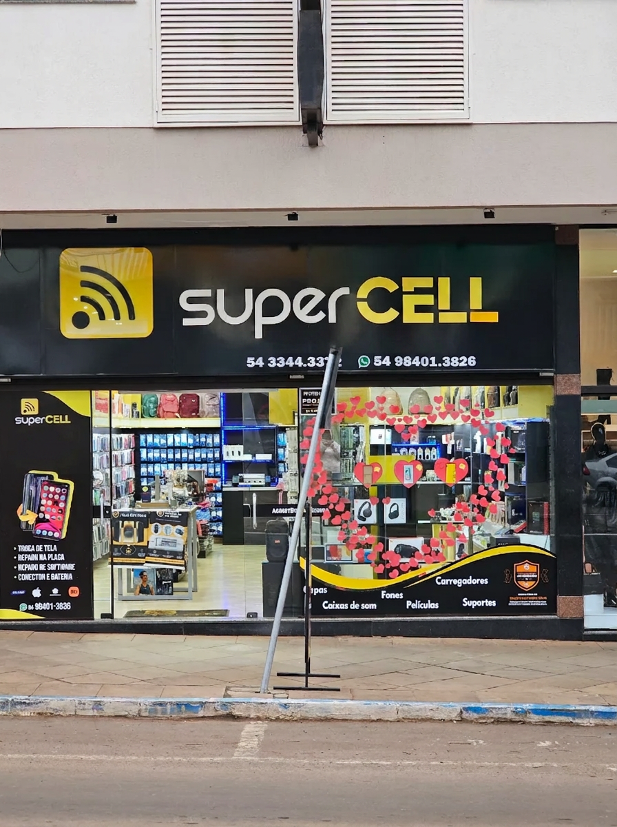 Fachada da loja Super Cell Tapejara, celulares e acessórios no Centro de Tapejara